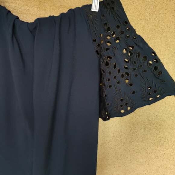GIBSON + LATIMER Off The Shoulder Eyelet Lace Flutter Sleeve Navy Blouse M - Picture 11 of 14